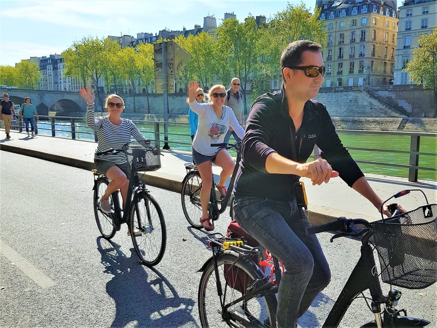 Paris: City Treasures Bike Tour - Louvre Area and the Shift to Modern Paris