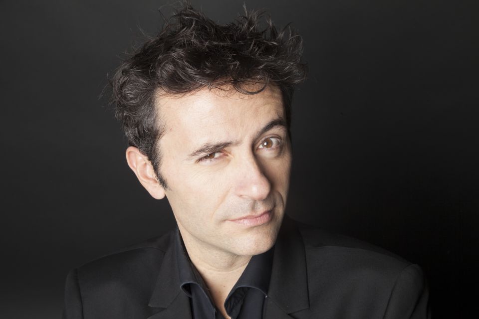 Paris: Comedy Show in English - How to Become a Parisian - The Picture With the Comedian: A Small Bonus With Real Charm