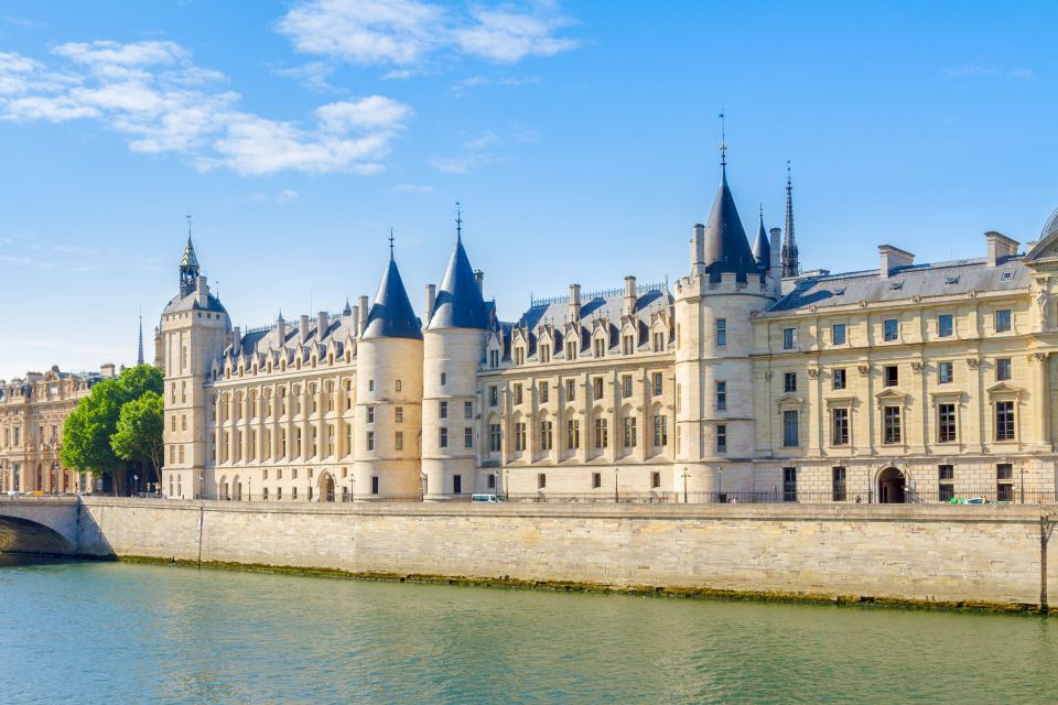 Paris: Conciergerie Ticket with Histopad - Using the HistoPad: a 3D step back into Marie Antoinette’s cell