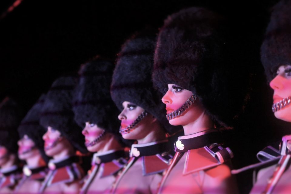 Paris: Crazy Horse Cabaret Show - Before you sit down: what the theater experience feels like