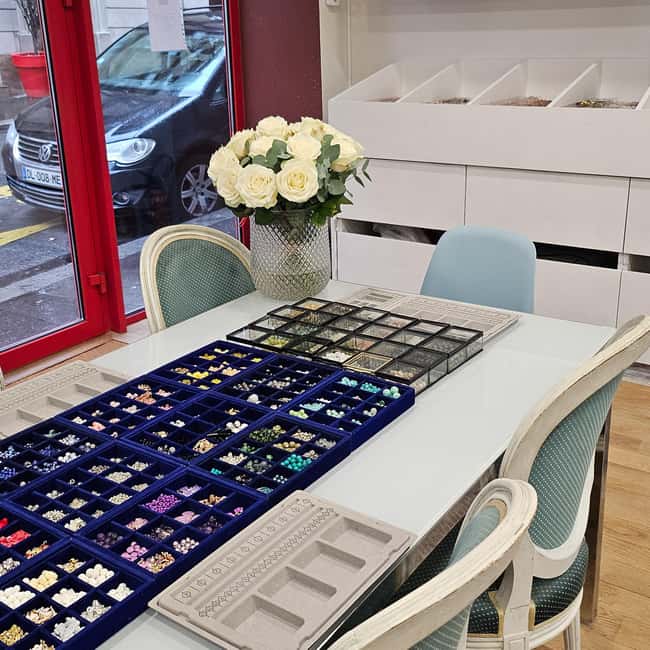 Paris: Custom Souvenir Bracelet Workshop - Entering the My Nice Bracelet workshop in central Paris