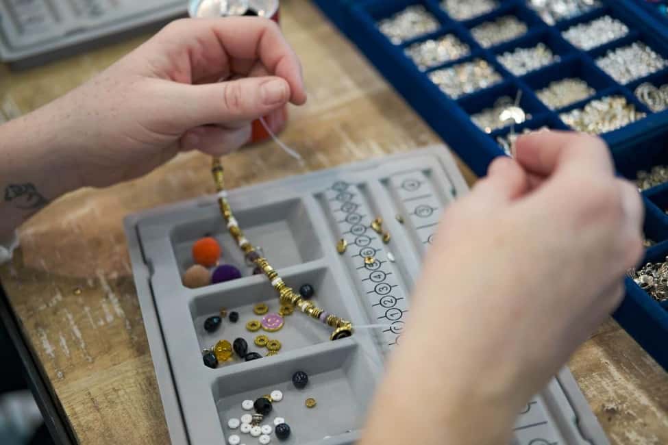 Paris: Custom Souvenir Bracelet Workshop - Your bracelet, your style: how the design time really works