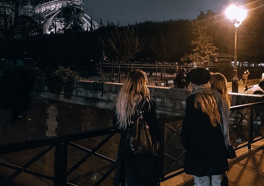 Paris: Dark History and Ghostly Guided Walking Tour - Pont Neuf: the walking-tour anchor for central Paris lore