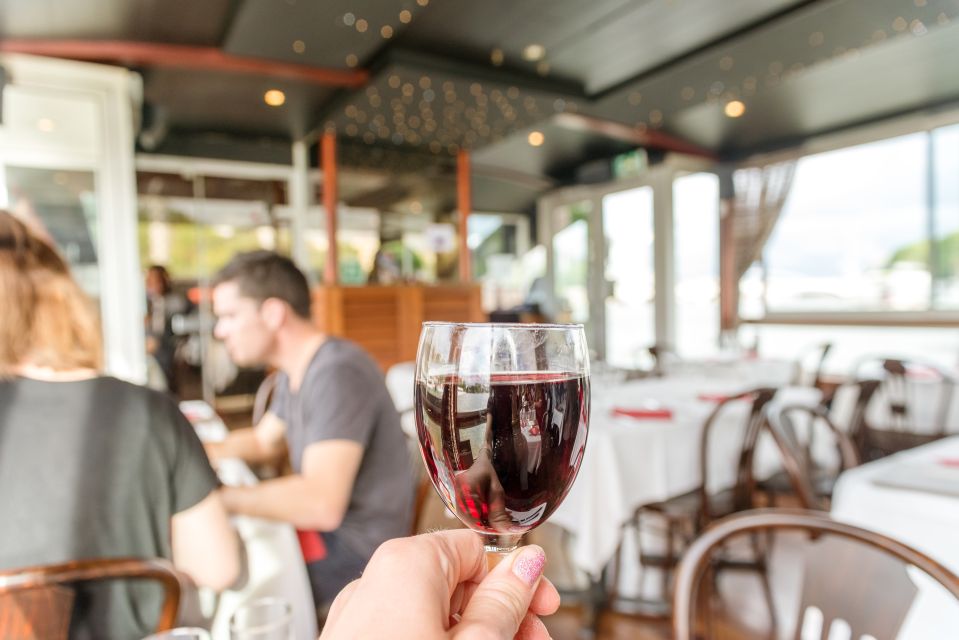 Paris: Early Evening Dinner Cruise on the River Seine - Window Views, Live Music, and Photo Moments You’ll Want to Plan For