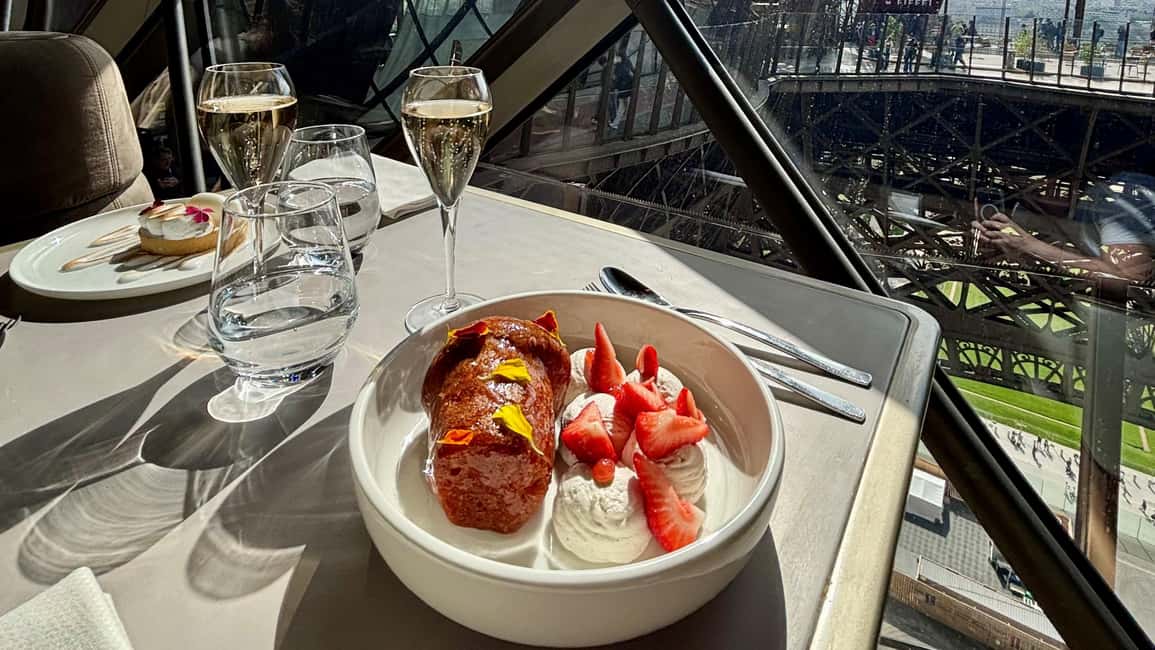 Paris: Eiffel Tower Dining, Gustave Menu at Madame Brasserie - Who this experience suits best