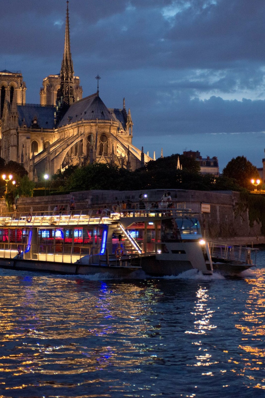 Paris: Eiffel Tower Dinner Cruise with a Moulin Rouge Show - Getting from water to stage: the pacing in 6 hours