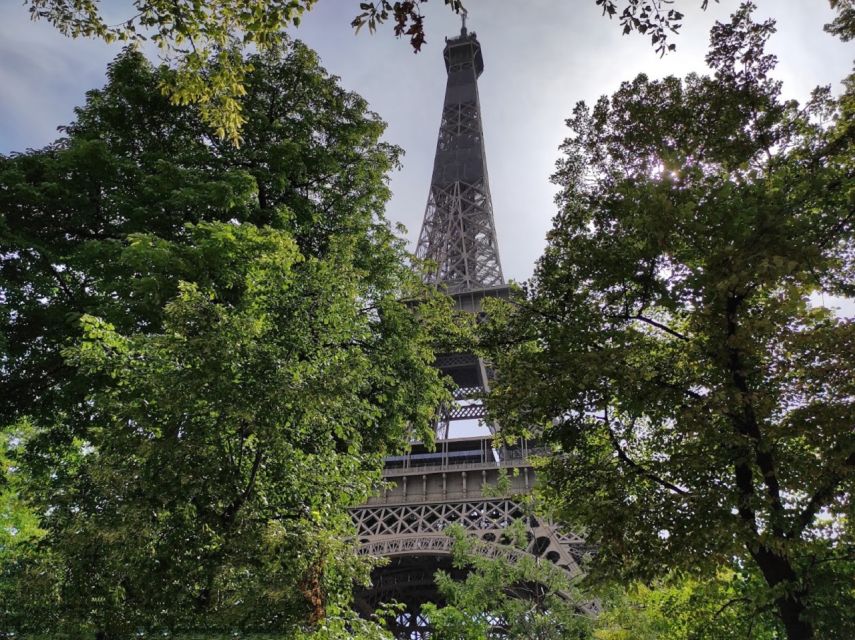 Paris: Eiffel Tower Entry Ticket with Optional Summit Access - What the host actually does once you start