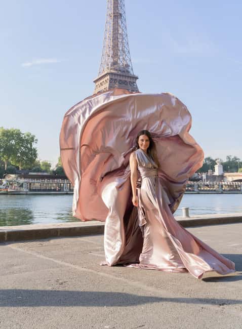 Paris: Eiffel Tower Flying-Dress Photoshoot jonadress - Pont d’Iéna to Trocadéro: the simple route that gives strong Eiffel photos