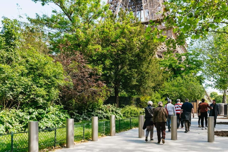 Paris: Eiffel Tower Fully Guided Tour with Summit Option - Tips to Make Your Day Go Smoothly