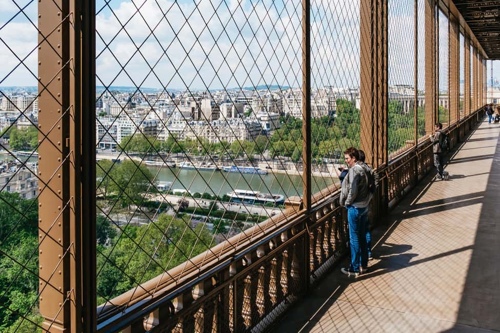 Paris: Eiffel Tower Fully Guided Tour with Summit Option - The Start at Ground Level: Security and Elevator Rhythm