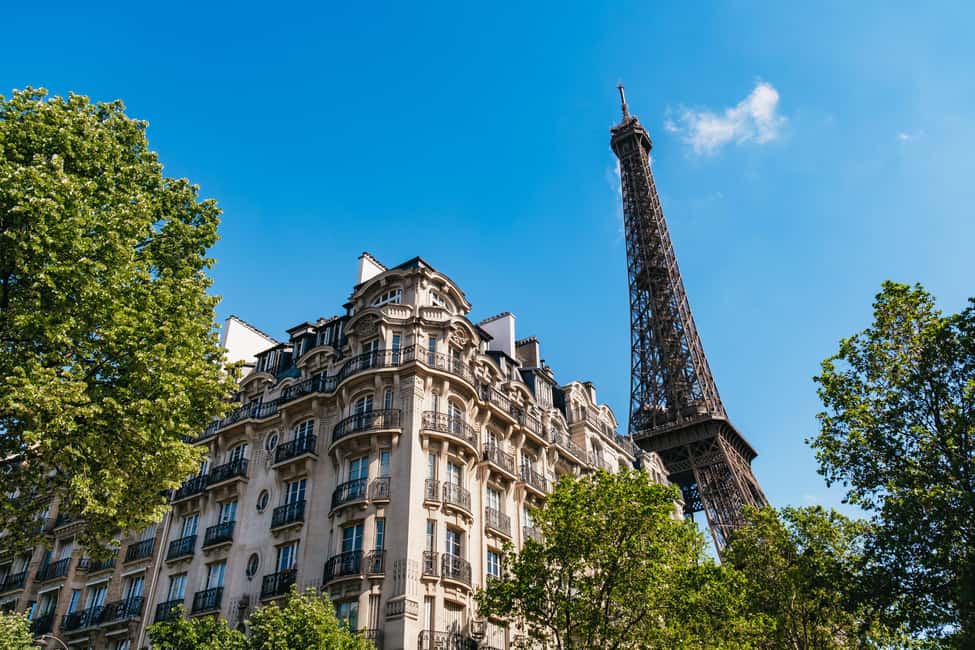 Paris: Eiffel Tower Fully Guided Tour with Summit Option - Photo Strategy in a Crowded Landmark (Without Losing Your Mind)