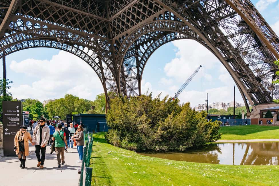 Paris: Eiffel Tower Fully Guided Tour with Summit Option - Who This Tour Suits Best (And Who Should Skip)