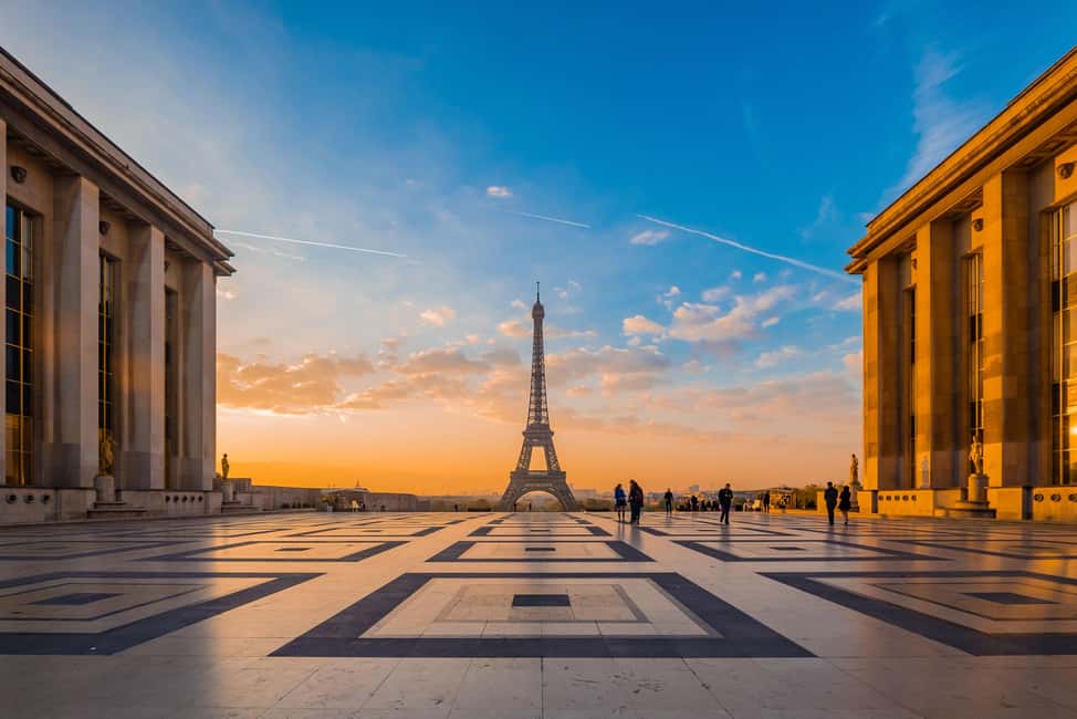 Paris: Eiffel Tower Guided Tour|Summit & second floor access - One Trade-Off: Lines Still Exist
