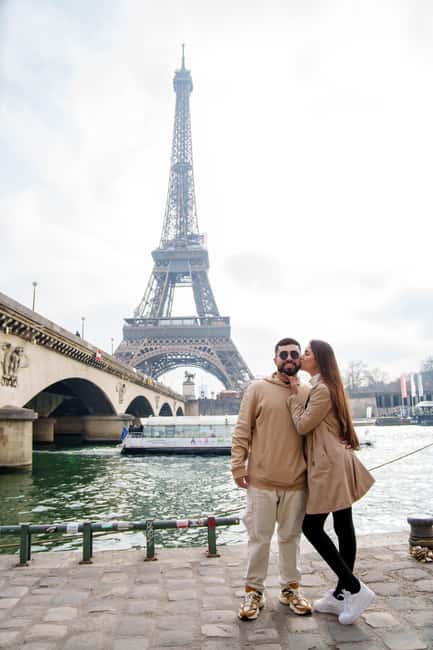 Paris: Eiffel Tower Photoshoot with a Professional - How Your Photographer Directs Your Poses (Without Turning It Awkward)