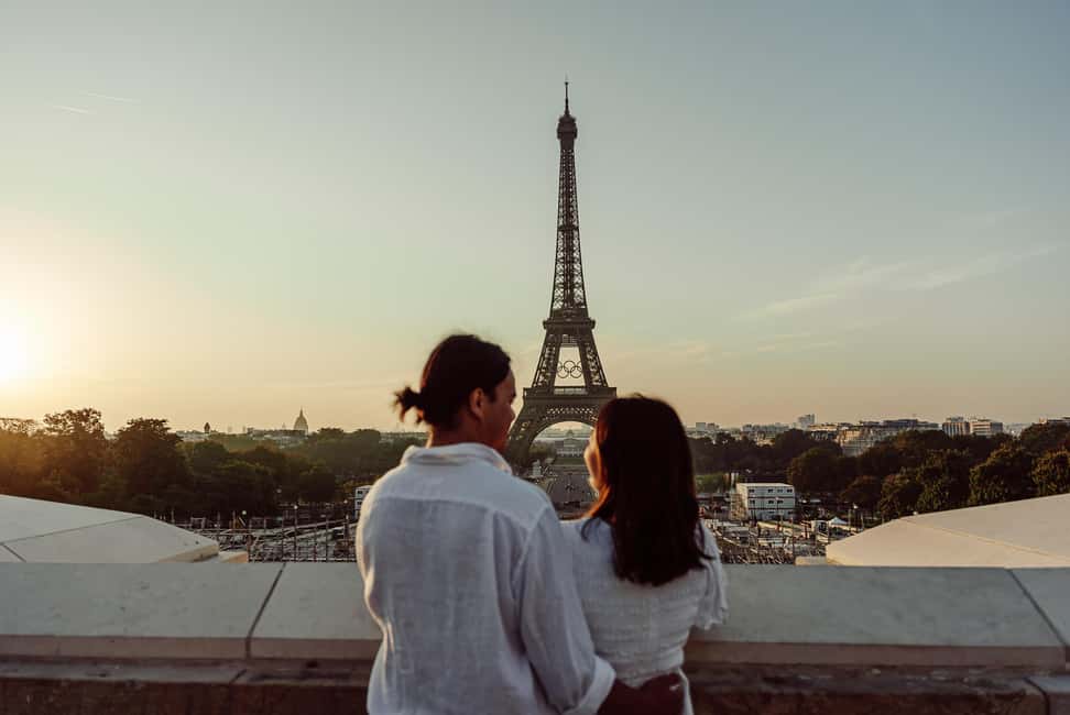 Paris: Eiffel Tower Street Photoshoot - Optional Instagram reels add-on: short-form content without extra chaos