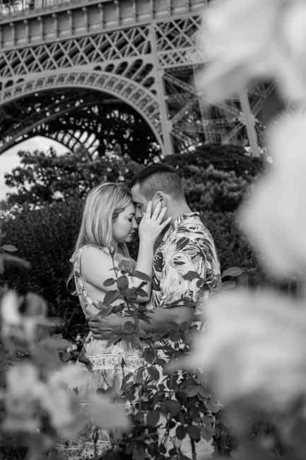 Paris: Eiffel Tower Street Photoshoot - Timing tips so your photos look great in real Paris conditions