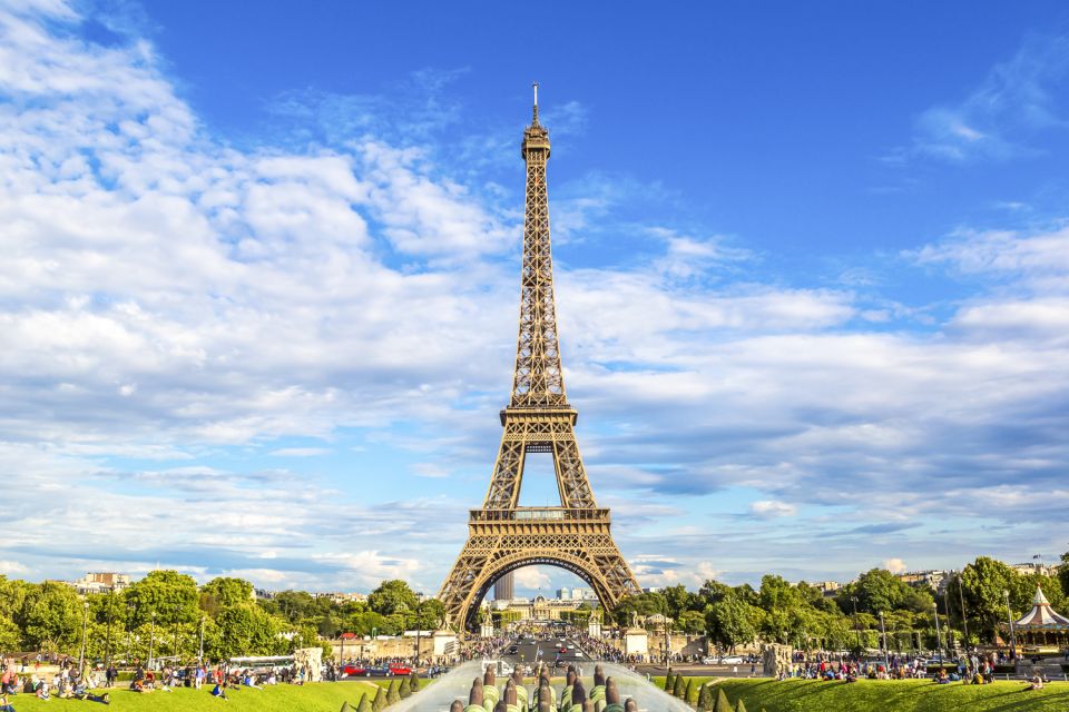 Paris: Eiffel Tower Tour & Seine River Cruise Tour - The Seine River cruise: close-up Paris, guided for an hour