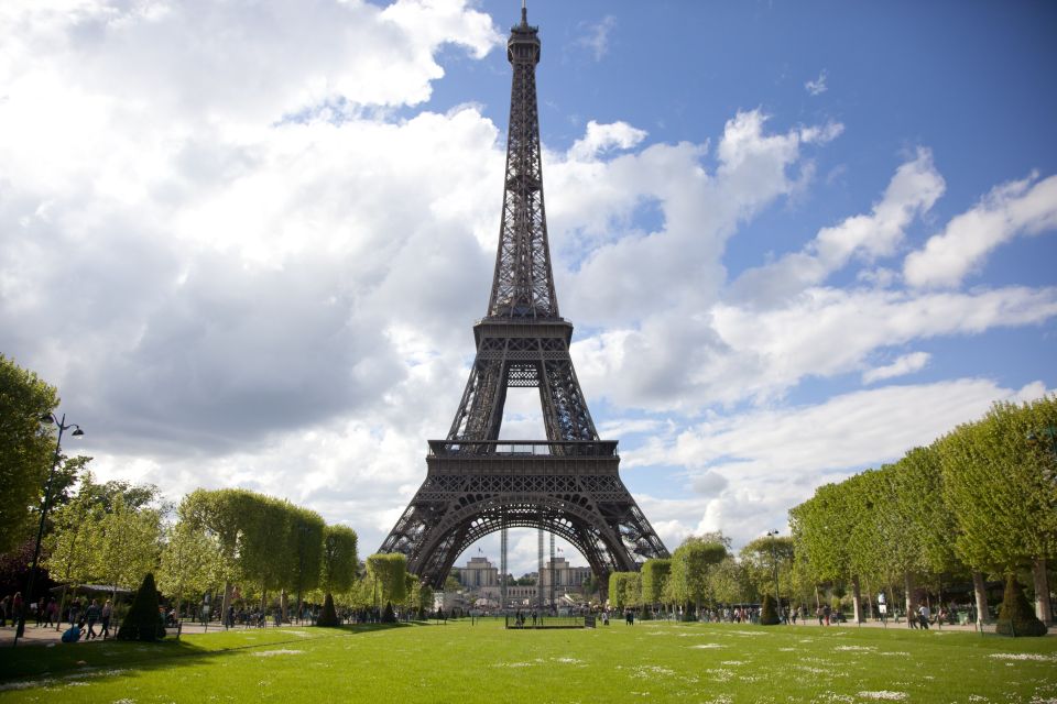 Paris: Eiffel Tower Tour & Seine River Cruise Tour - How long you’re really in motion (135 minutes)