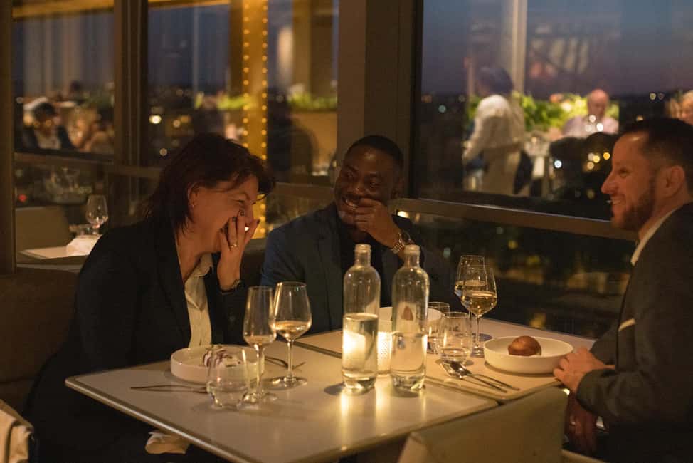 Paris: Elegant Dinner with Drinks in the Eiffel Tower - How the 2-Hour Dinner Feels in Real Time