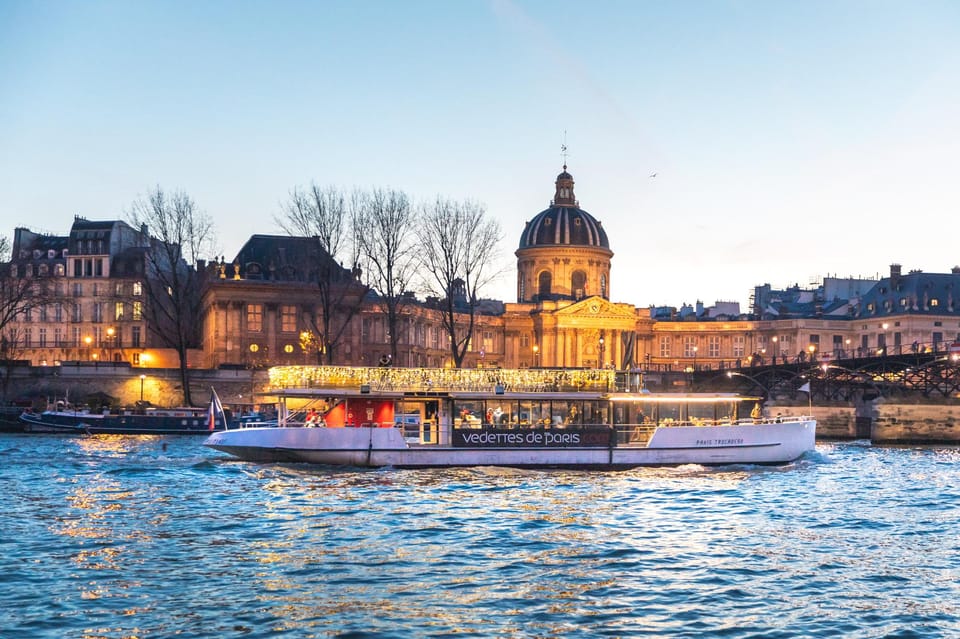 Paris: Evening River Cruise with Music - Music onboard: why it works so well on the Seine