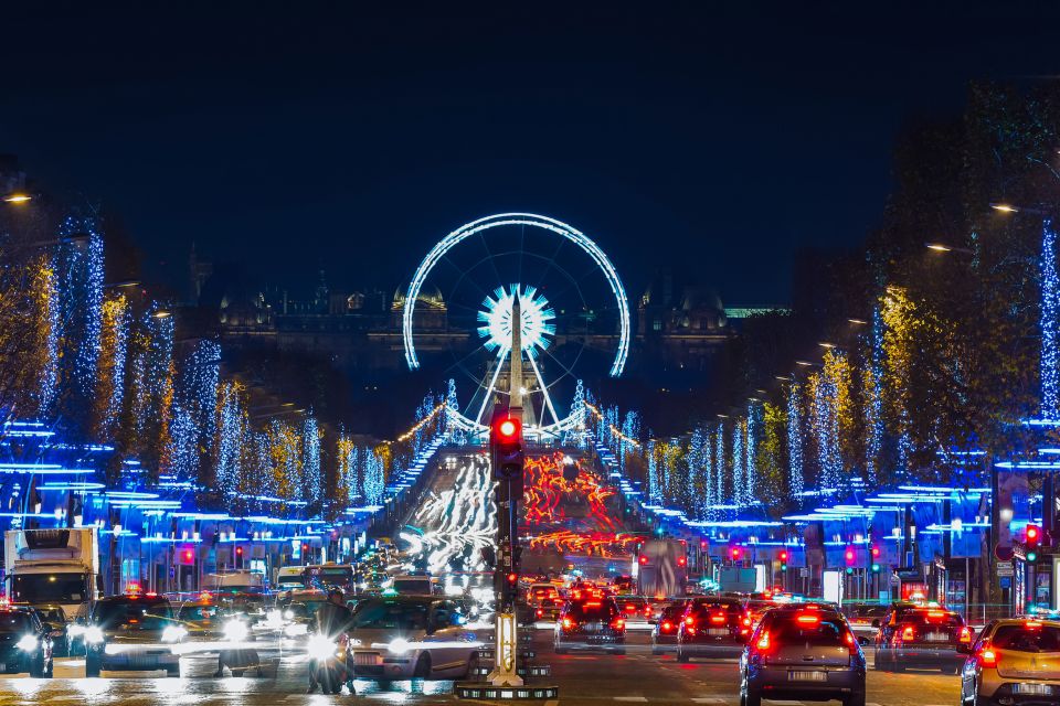 Paris: Evening Sightseeing Tour and Moulin Rouge Show - 9 pm at Moulin Rouge: champagne, the cloakroom, and the dress rule
