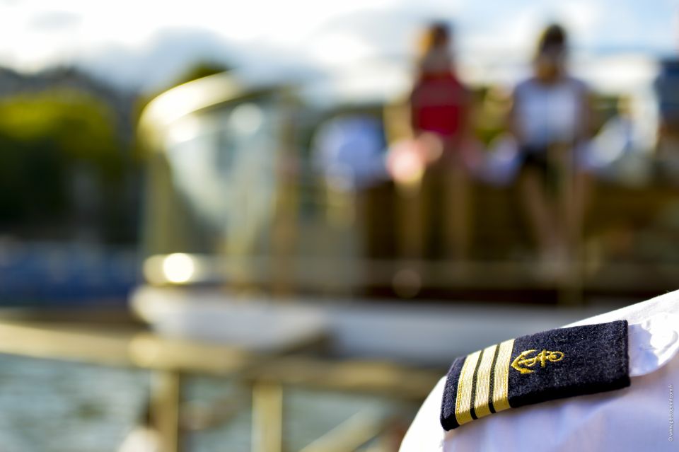 Paris: Family-Friendly River Seine Guided Cruise - The guided game on the Seine: riddles, questions, and stories kids actually answer