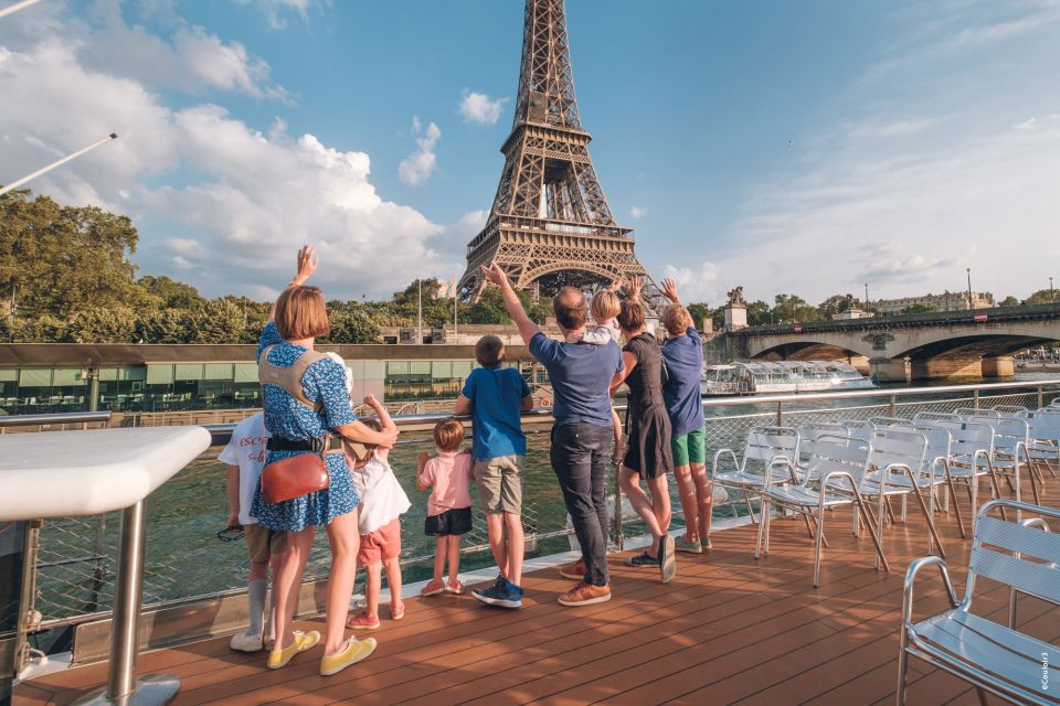 Paris: Family-Friendly River Seine Guided Cruise - The onboard bar and comfort: crêpes, snacks, and toilets make families breathe easier