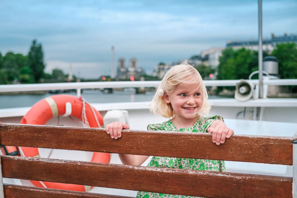 Paris: Family-Friendly River Seine Guided Cruise - Seating, crowds, and sound: how to make sure you actually enjoy the narration