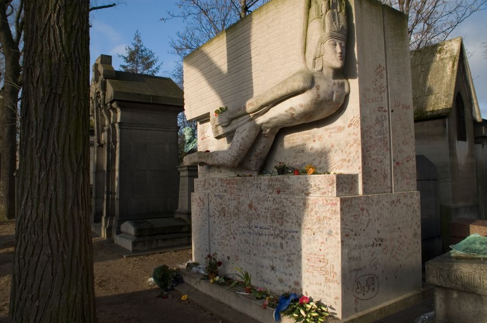 Paris: Famous Graves of Pere Lachaise Cemetery Guided Tour - Weather, timing, and what to do about a rainy Paris day