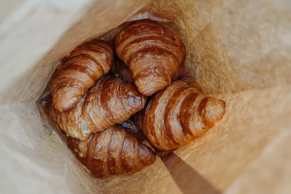 Paris: Food and Wine Tasting Walking Tour in Le Marais - Lunch at a classic French bistro: onion soup and the art of not rushing
