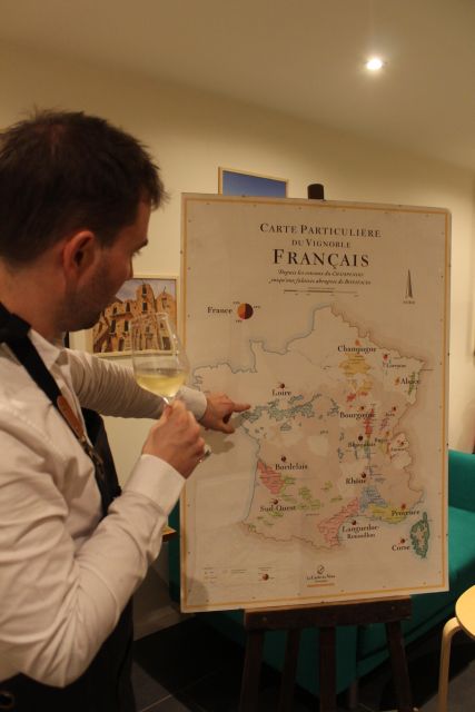 Paris: French Wine and Cheese Guided Tasting - Five pairings in a row: 2 whites, 2 reds, and champagne with cheese
