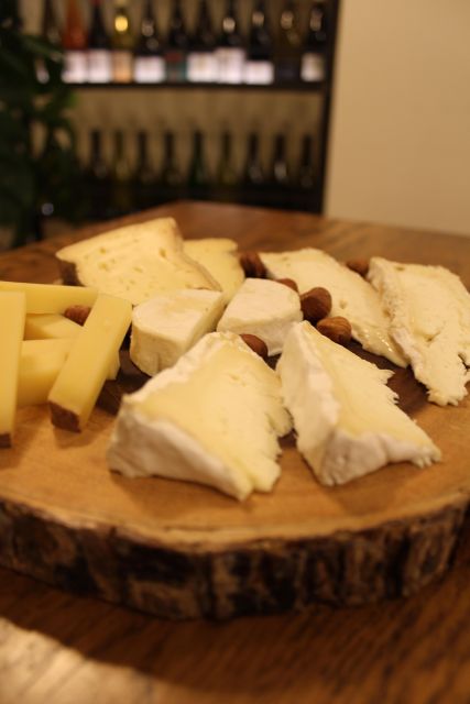 Paris: French Wine and Cheese Guided Tasting - The 2-hour flow: history-lite, then eyes, nose, and first sip