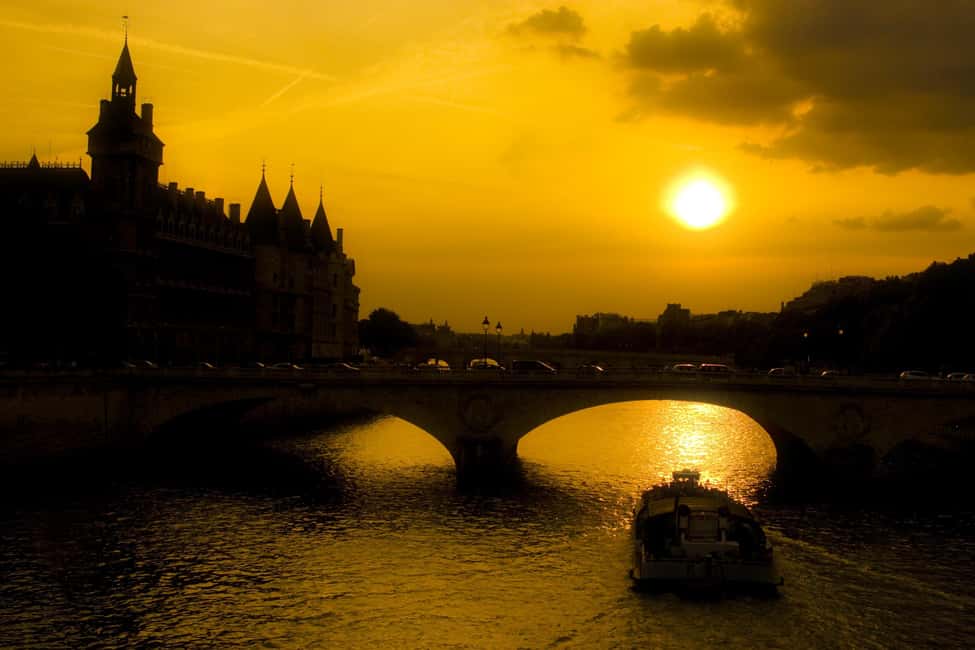 Paris: Ghosts, Legends & Mysteries Evening Walking Tour - Key Points I’d Prioritize