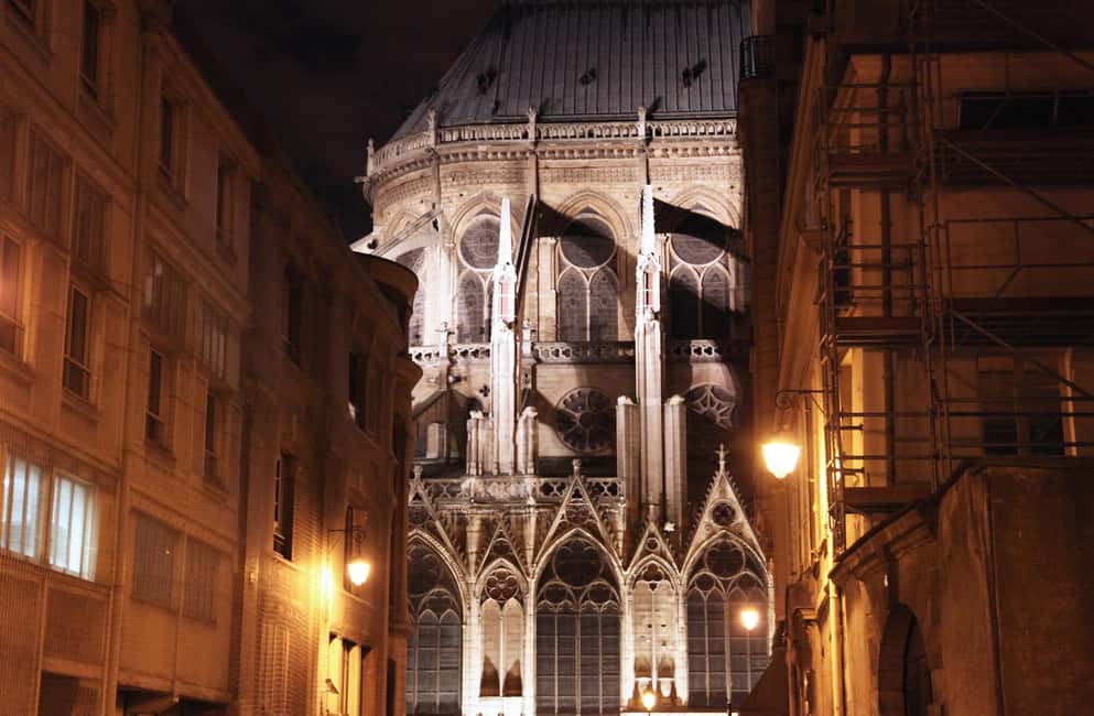 Paris: Ghosts, Legends & Mysteries Evening Walking Tour - Square du Vert-Galant: Knights Templar and a Fire-and-Iron Kind of History