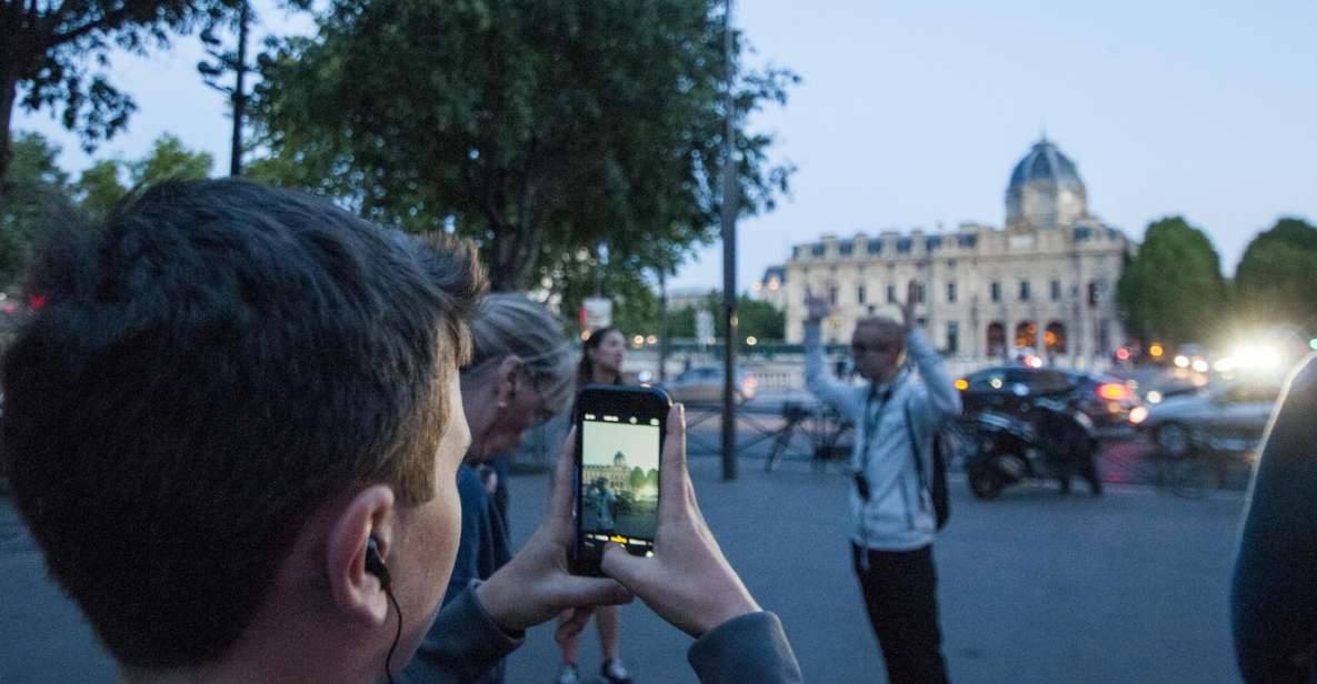 Paris: Ghosts, Legends & Mysteries Evening Walking Tour - Fontaine de la Croix-du-Trahoir: Photo Stop With a Story Behind the Stone