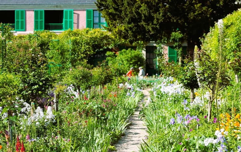 Paris: Giverny Gardens Day Trip with Professional Tour Guide - Village time: shopping, cafés, and an easy souvenir rhythm