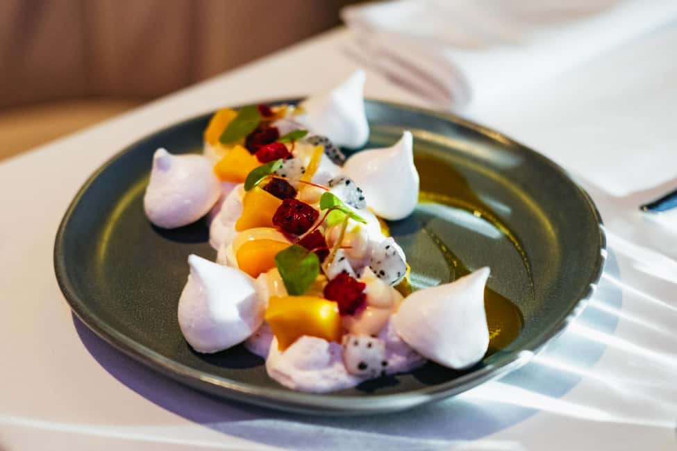 Paris: Gourmet Dinner Cruise on Seine River with Live Music - Live music that actually changes the mood