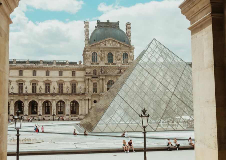 Paris: Gourmet Food Tour & Louvre Museums Guided Tour - The handoff to the Louvre: Arc du Carrousel meeting point and reserved entry