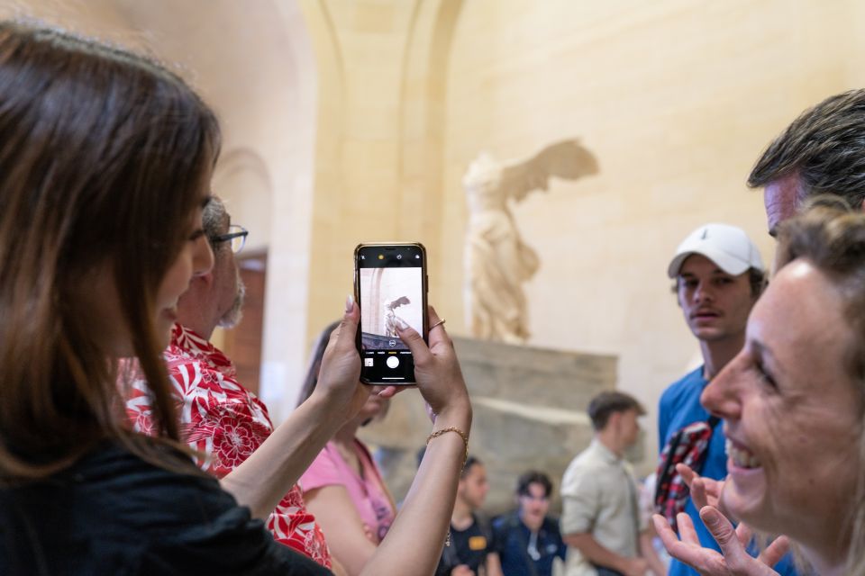Paris: Guided Tour of the Must-Sees of the Louvre Museum - Finding your guide at the Arc du Triomphe du Carrousel