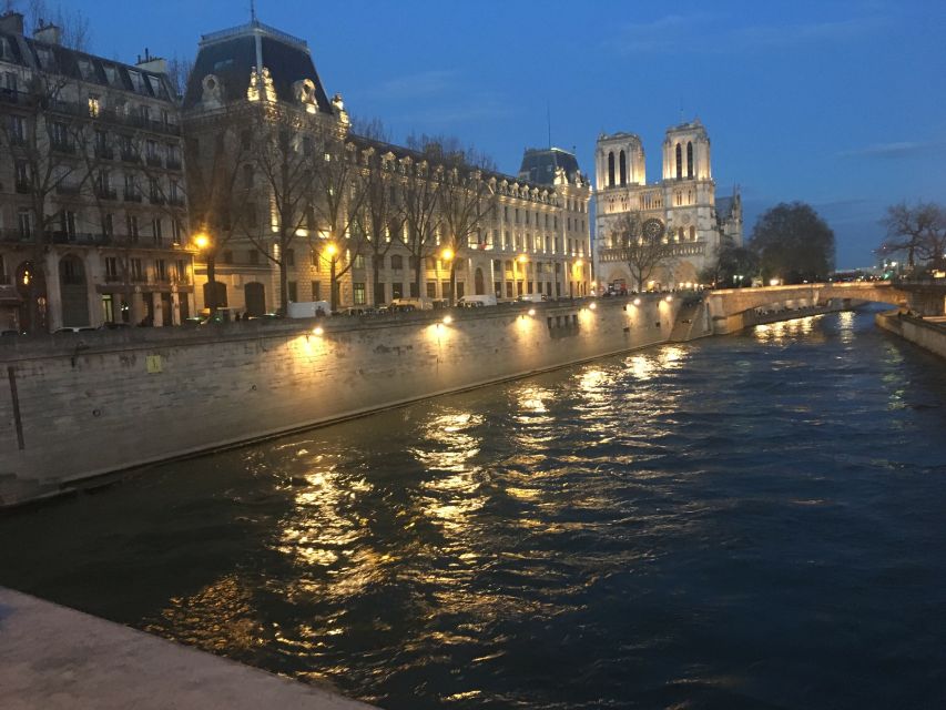 Paris: Happy Hour Evening Cruise on the Seine River - Timing, Seasons, and What to Wear for the Seine Breeze