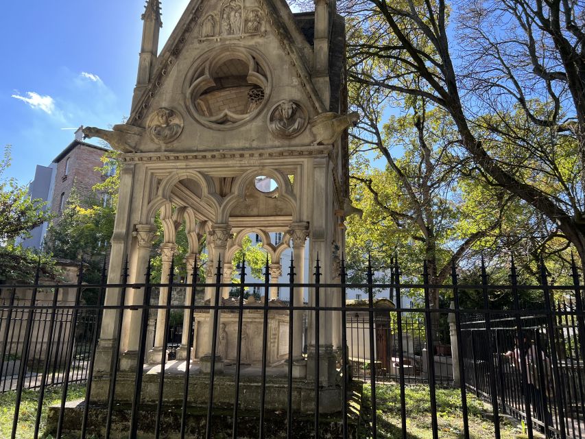 Paris: Haunted Père Lachaise Cemetery Guided Tour - What to do before and after your tour