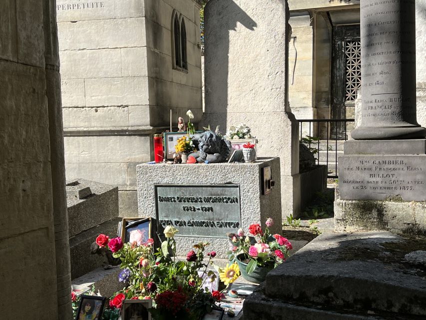 Paris: Haunted Père Lachaise Cemetery Guided Tour - Stepping into Paris’s biggest cemetery (and why a guide helps)