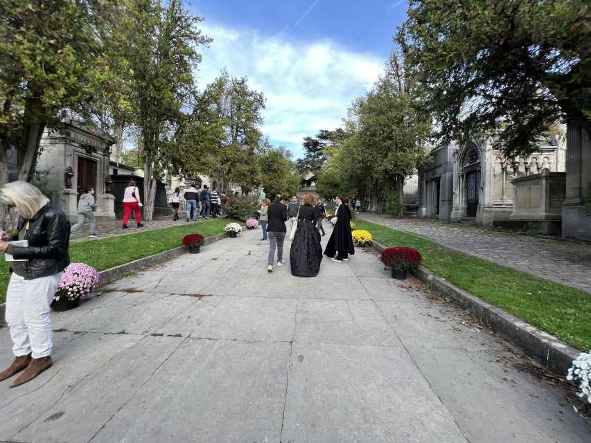 Paris: Haunted Père Lachaise Cemetery Guided Tour - The route around celebrity graves: Jim Morrison, Oscar Wilde, Edith Piaf, and friends