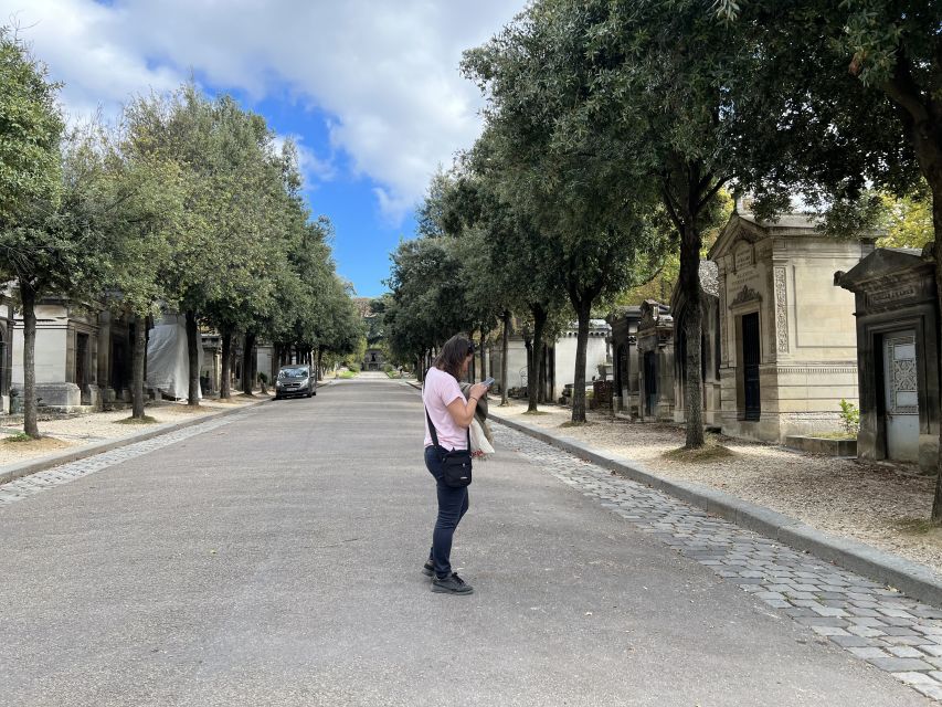 Paris: Haunted Père Lachaise Cemetery Guided Tour - Two hours in a giant cemetery: how the timing actually feels