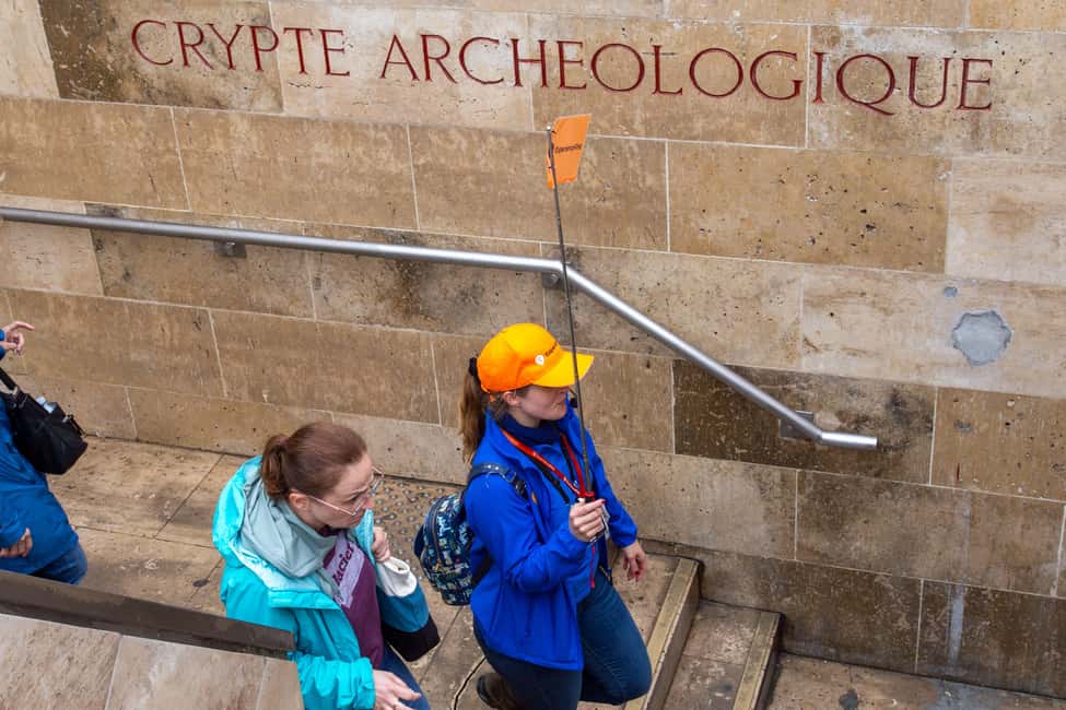 Paris: Île de la Cité and Notre-Dame Walking Tour With Crypt - Start at Pont Neuf: get your bearings in the first 10 minutes