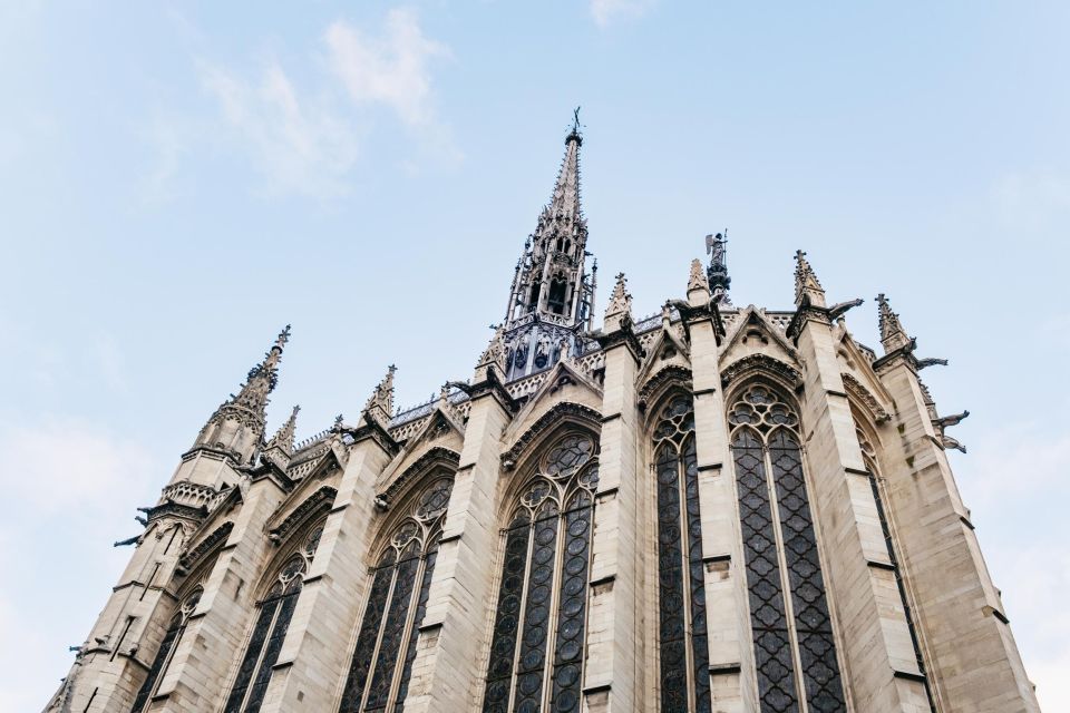 Paris: Ile de la Cité Walking Tour with Sainte-Chapelle - Meeting point near Hotel de Ville: start easy, start on time