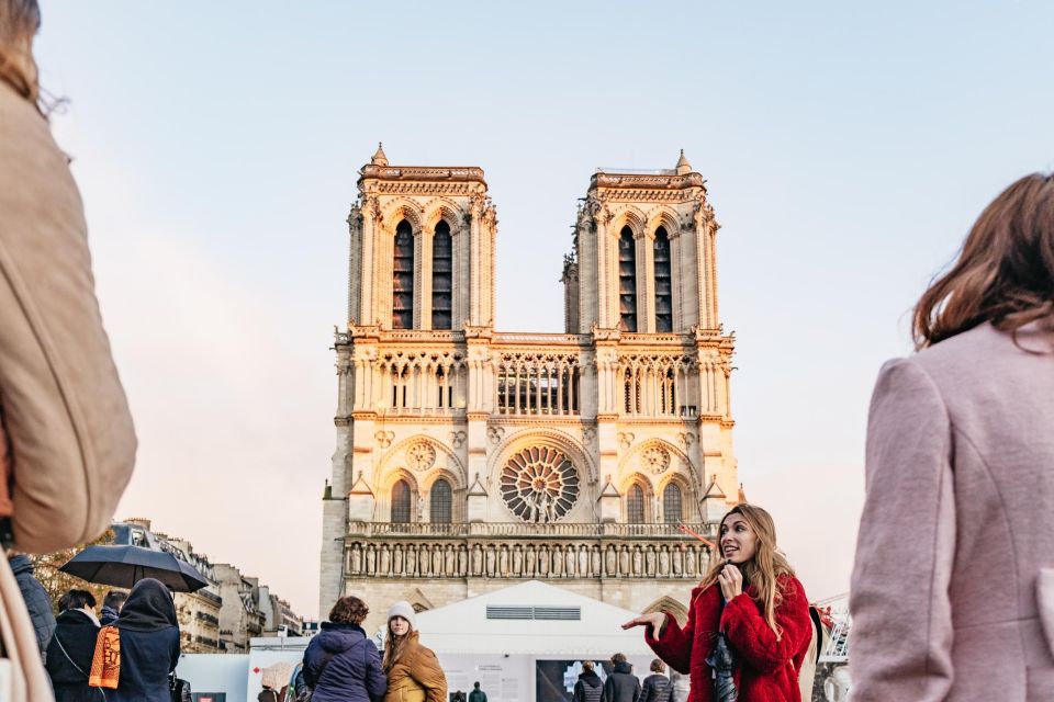 Paris: Ile de la Cité Walking Tour with Sainte-Chapelle - Price and value: $85 for two interiors and clear storytelling