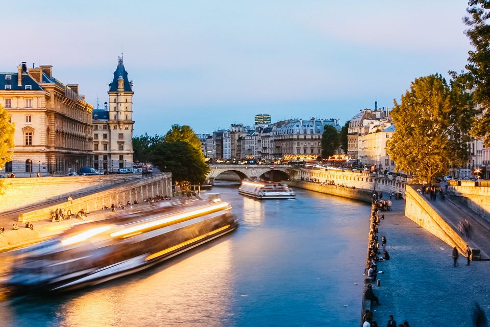 Paris: Illuminated Evening River Cruise & Waffle Tasting - Seine at Night, Waffles at Trocadéro: What This Evening Really Gives You