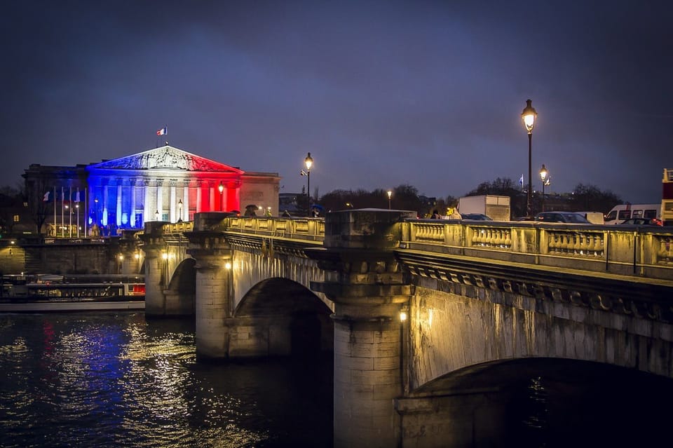 Paris: Illuminated Walking Tour - Timing, Walking Pace, and What to Wear