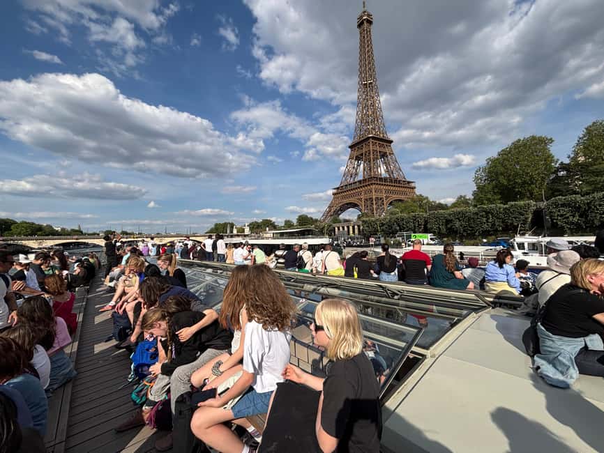 Paris: Illuminations River Cruise with Audio Commentary - Audio Commentary and the Smartphone App in Multiple Languages